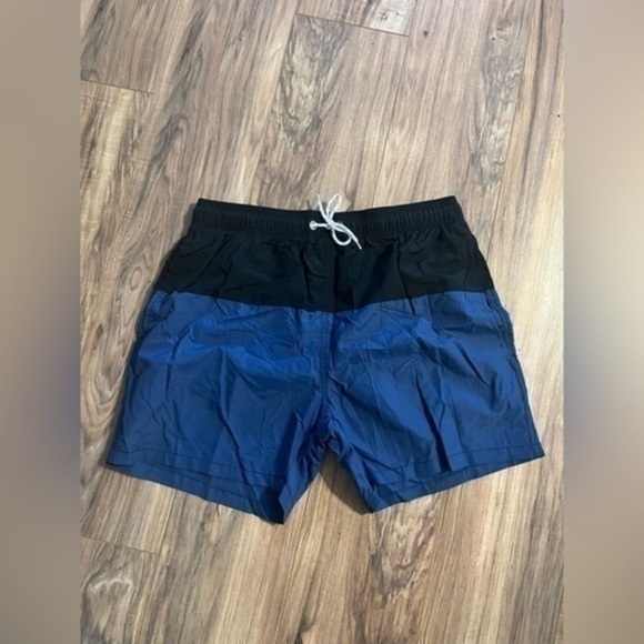 Men’s swimming trunks, size large - Picture 1 of 4